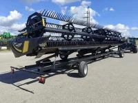 New Holland CR Macdon FD140 515kW thumbnail
