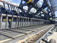 New Holland CR Macdon FD140 515kW thumbnail