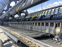 New Holland CR Macdon FD140 515kW thumbnail