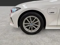 BMW 330 330 e Touring 292HK /Keyless /Moms 215kW