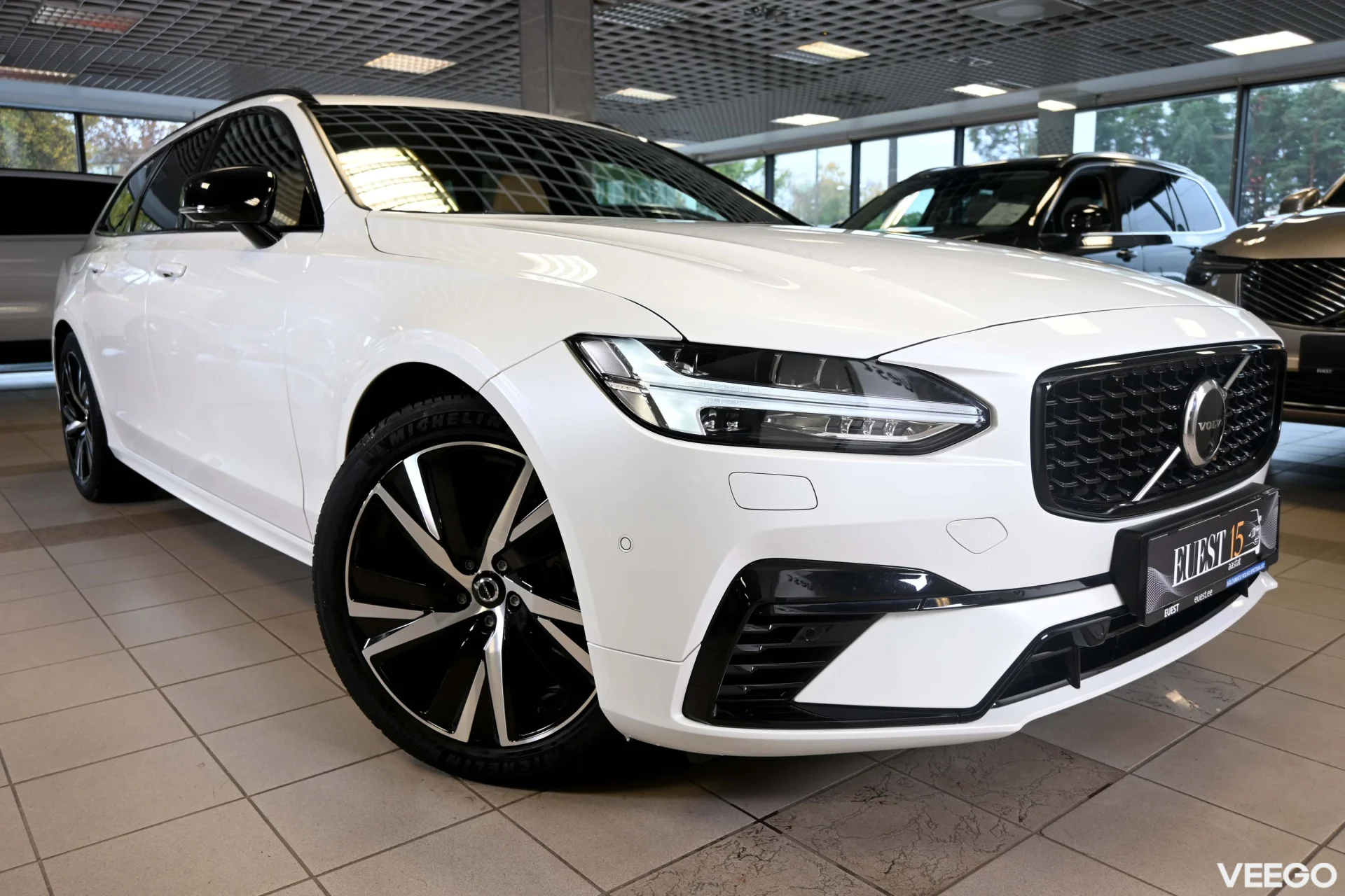 Volvo V90 AWD H&K LUXURY ULTIMATE DARK INTELLI XENIUM FULL 2 293kW