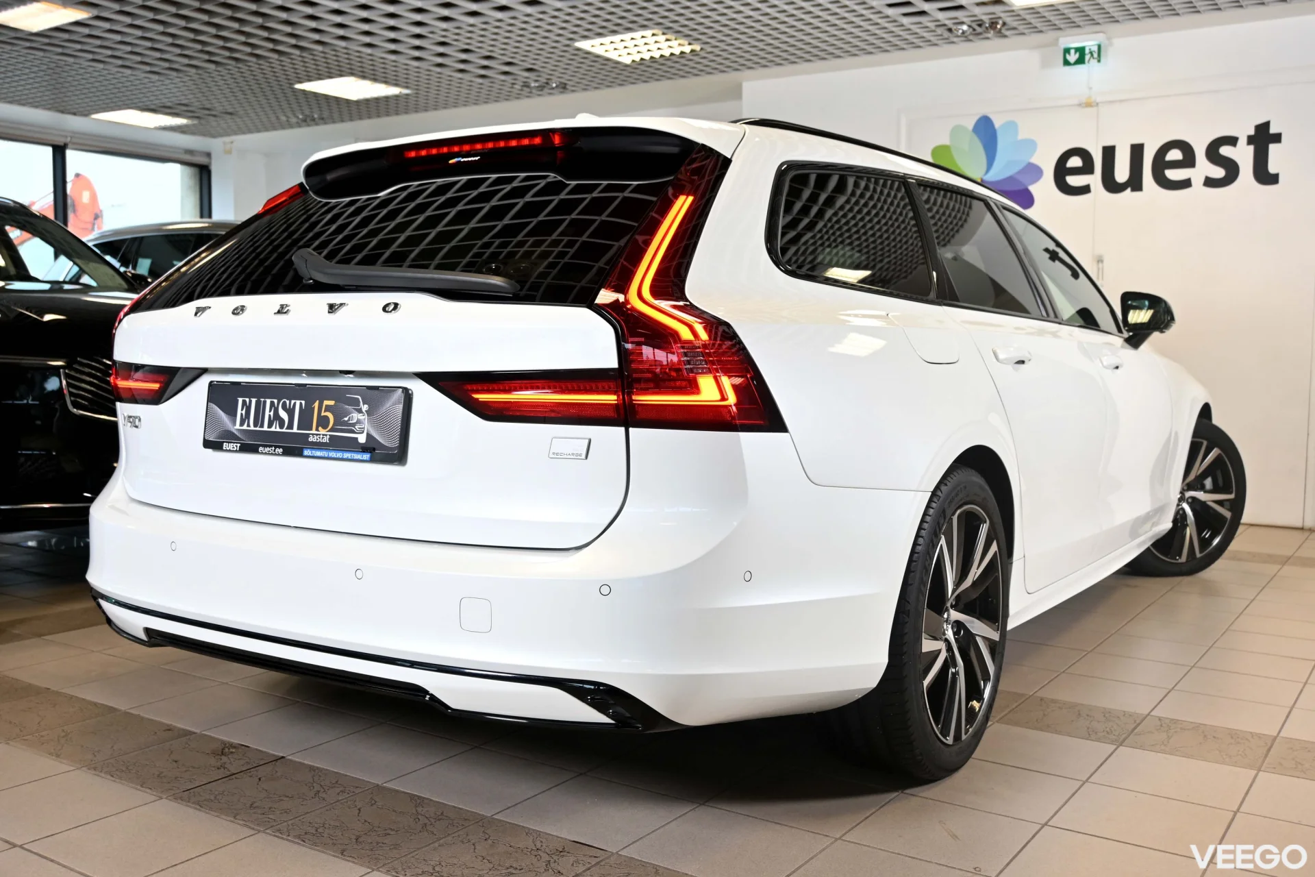 Volvo V90 AWD H&K LUXURY ULTIMATE DARK INTELLI XENIUM FULL 2 293kW