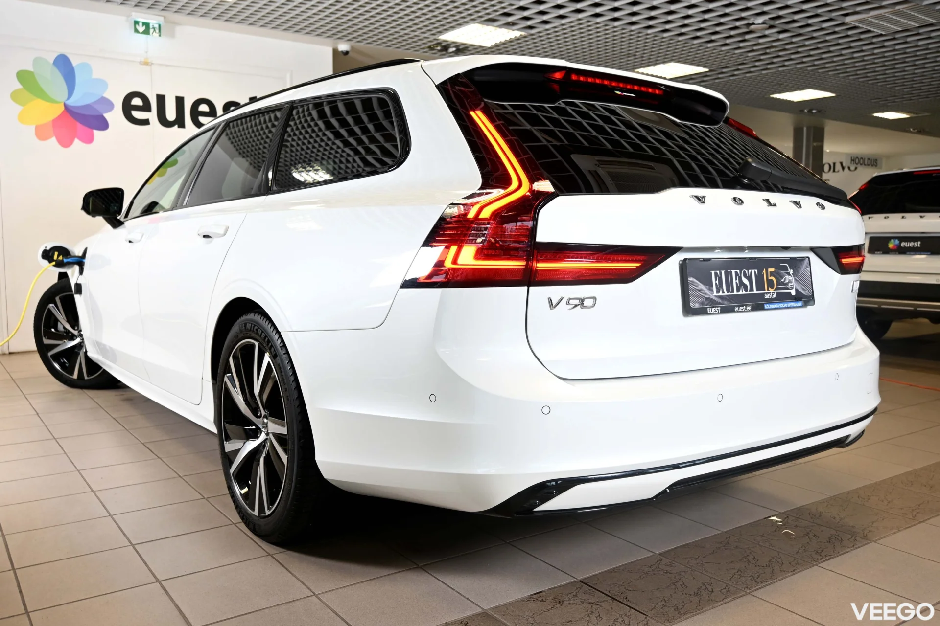 Volvo V90 AWD H&K LUXURY ULTIMATE DARK INTELLI XENIUM FULL 2 293kW