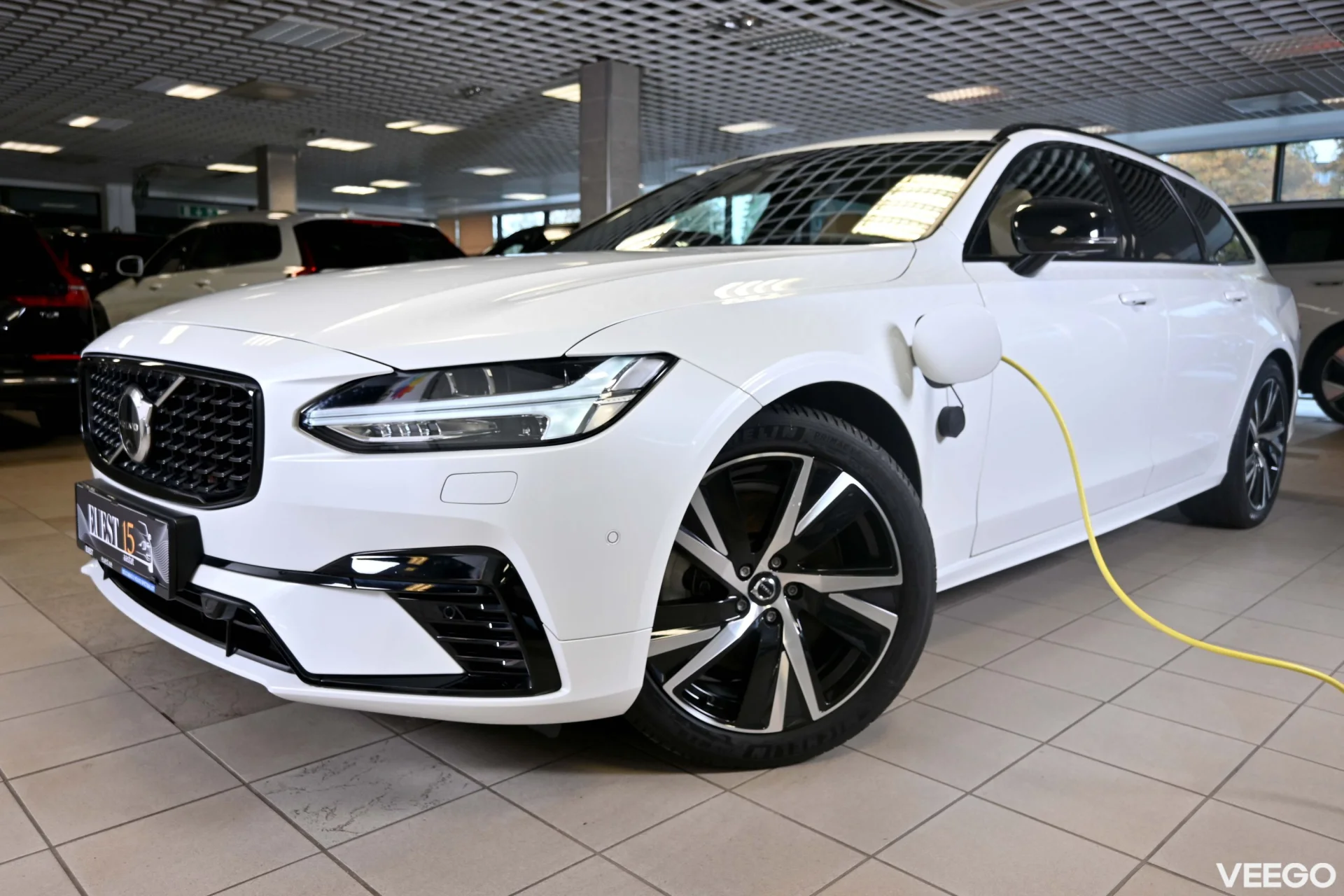 Volvo V90 AWD H&K LUXURY ULTIMATE DARK INTELLI XENIUM FULL 2 293kW