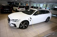 Volvo V90 AWD H&K LUXURY ULTIMATE DARK INTELLI XENIUM FULL 2 293kW thumbnail