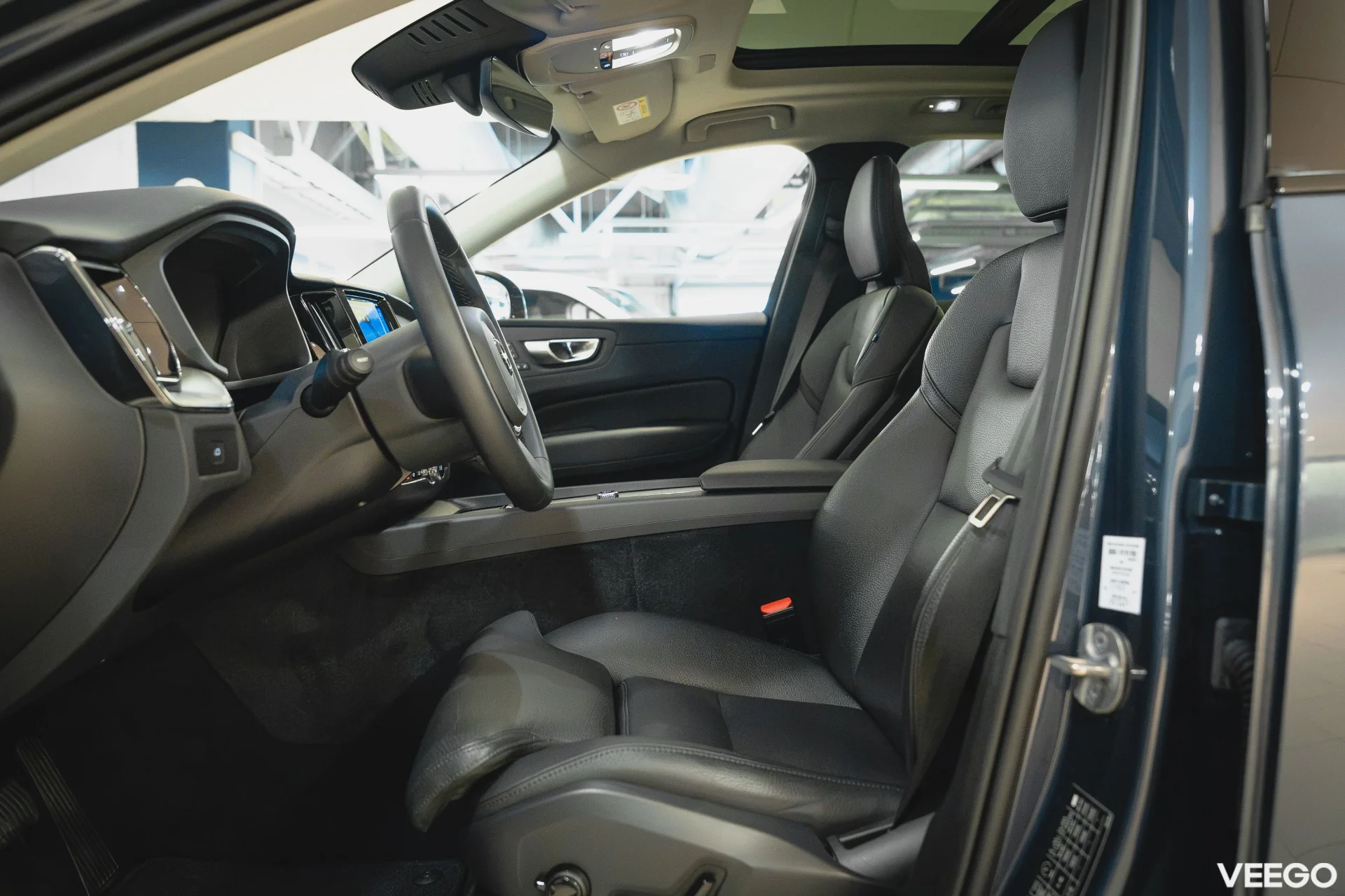 Volvo XC60 2.0 B4 Mild-Hybrid Plus Dark 2WD 2 145kW