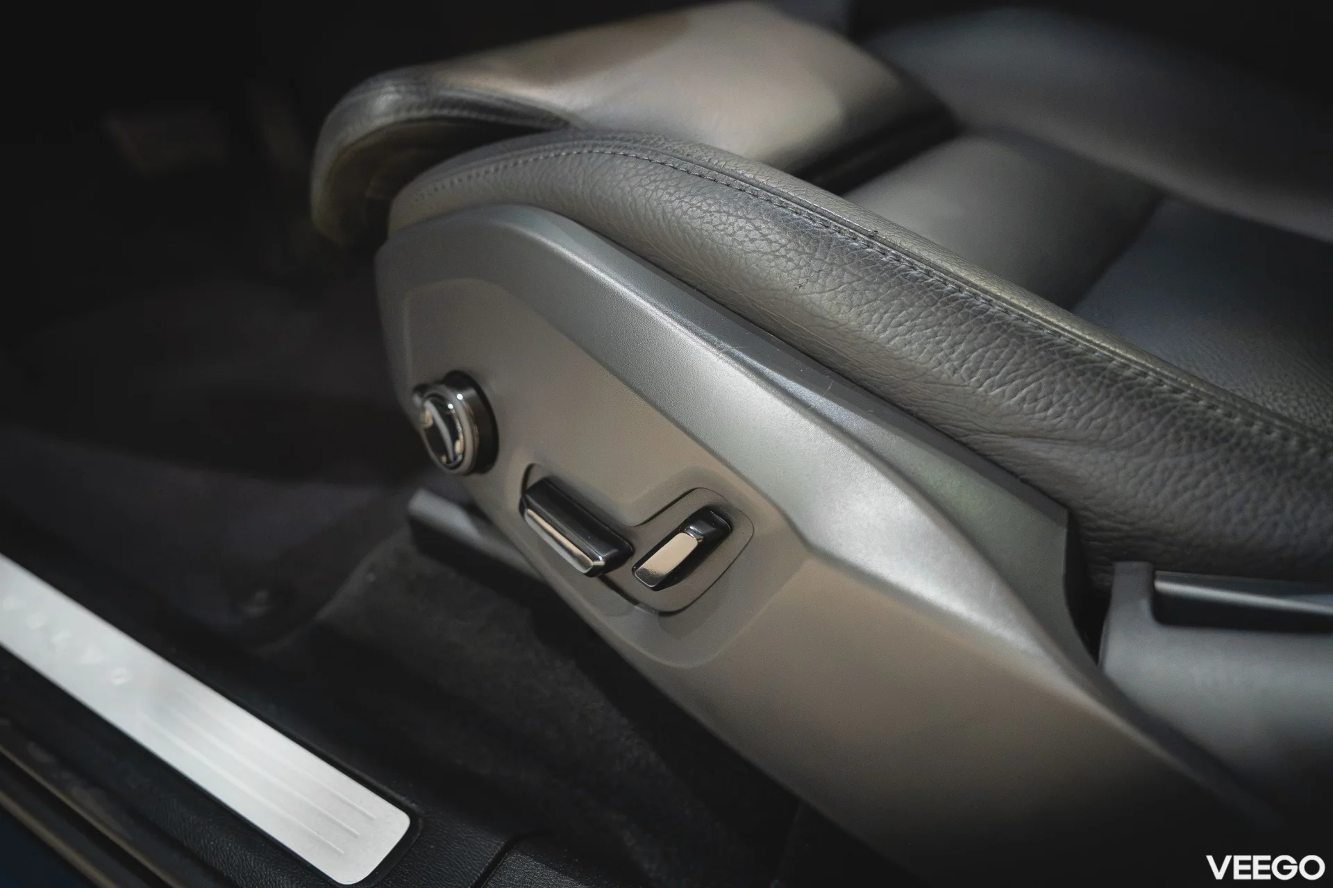 Volvo XC60 2.0 B4 Mild-Hybrid Plus Dark 2WD 2 145kW
