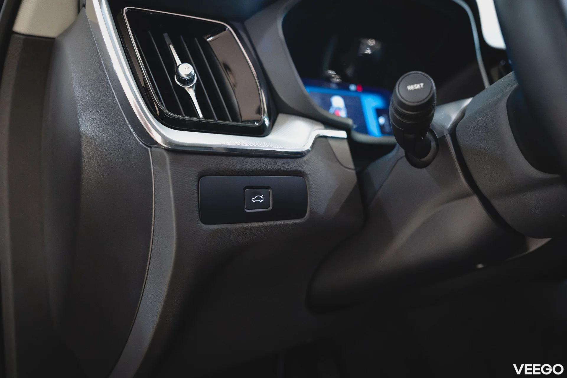 Volvo XC60 2.0 B4 Mild-Hybrid Plus Dark 2WD 2 145kW