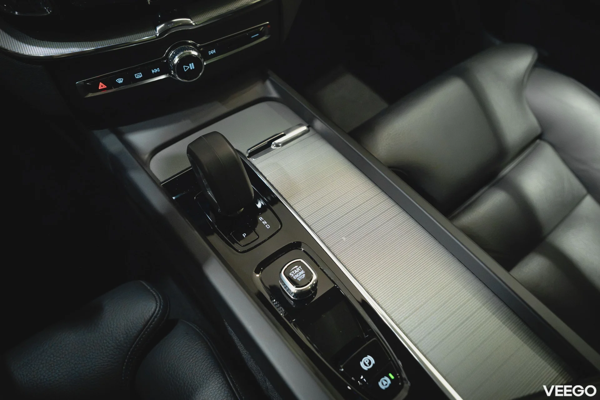 Volvo XC60 2.0 B4 Mild-Hybrid Plus Dark 2WD 2 145kW