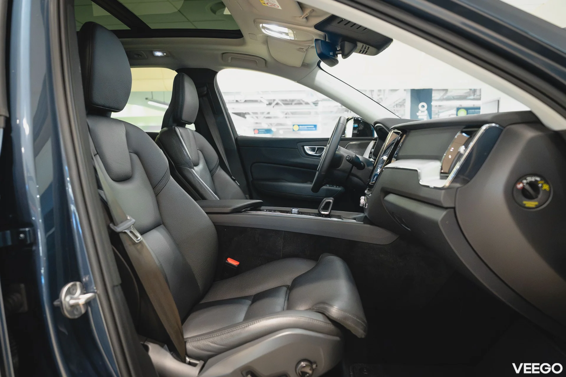 Volvo XC60 2.0 B4 Mild-Hybrid Plus Dark 2WD 2 145kW