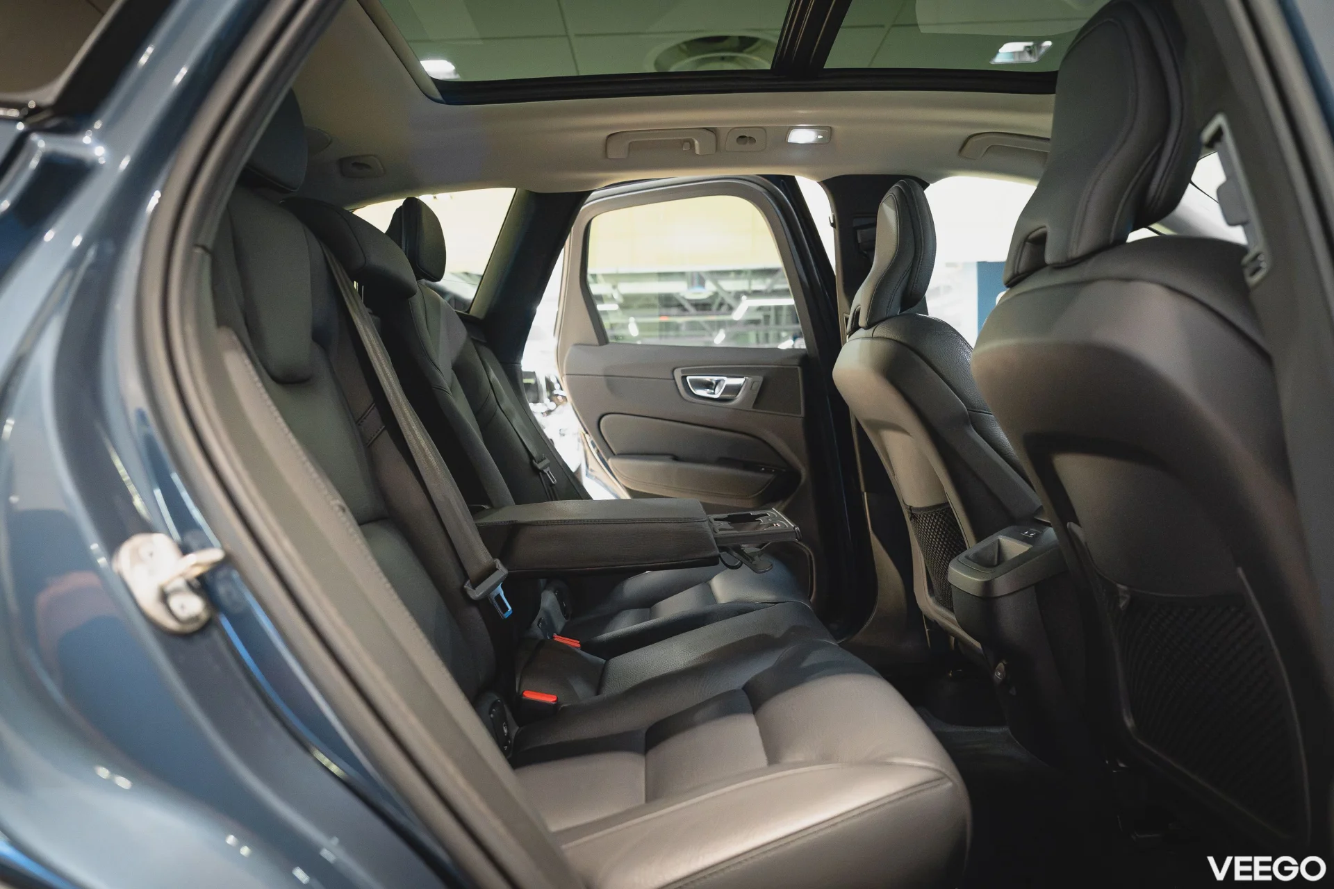 Volvo XC60 2.0 B4 Mild-Hybrid Plus Dark 2WD 2 145kW