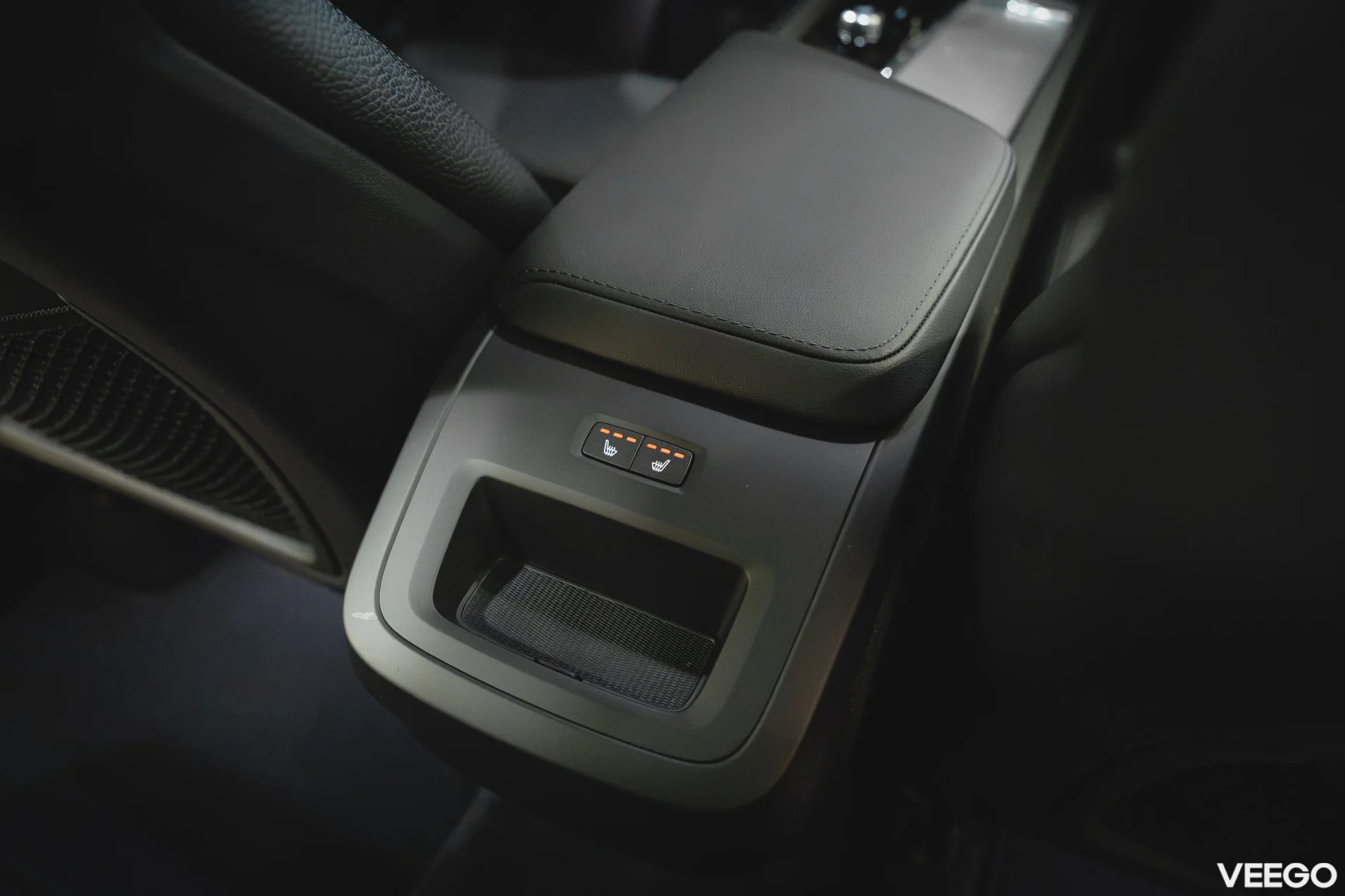 Volvo XC60 2.0 B4 Mild-Hybrid Plus Dark 2WD 2 145kW