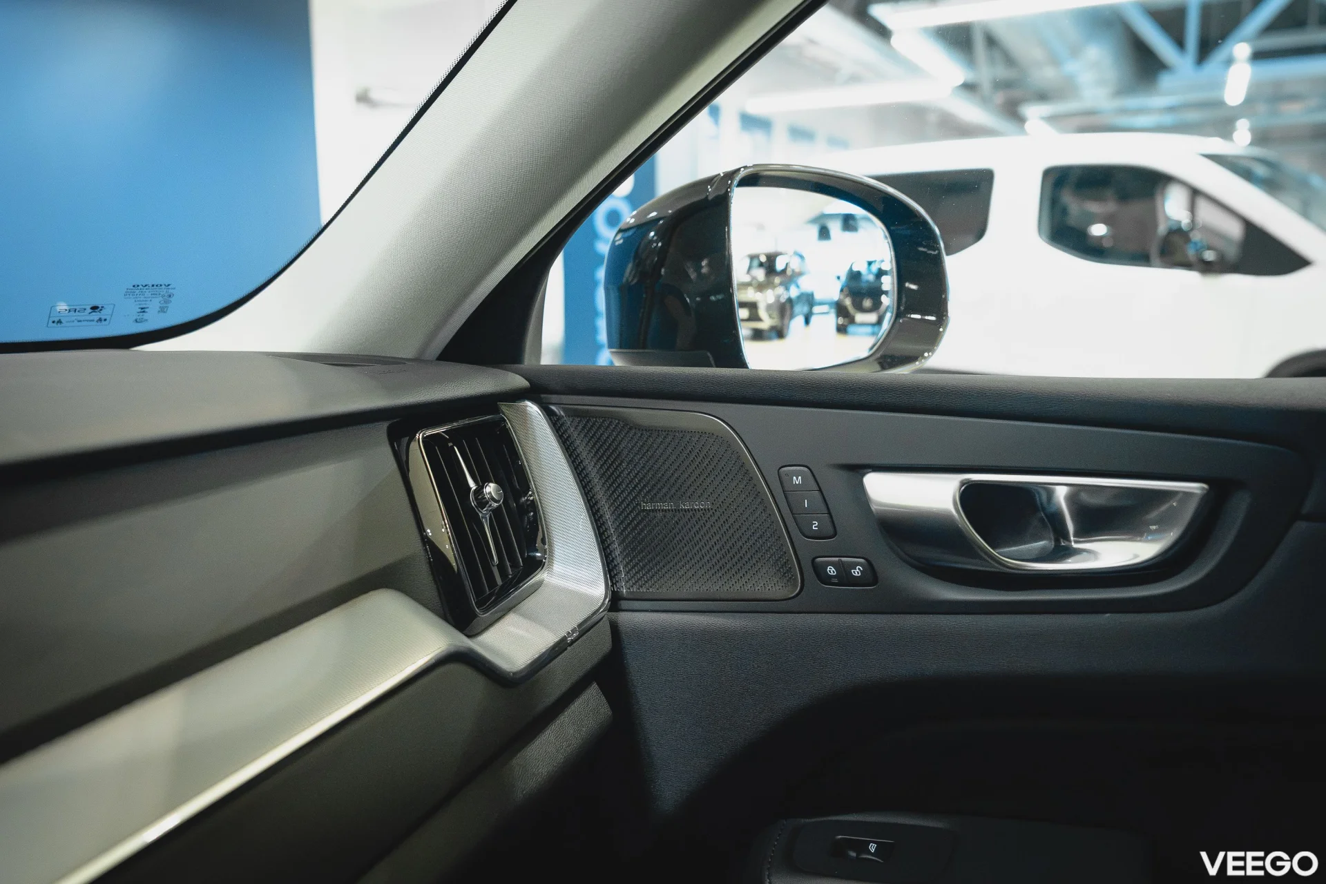 Volvo XC60 2.0 B4 Mild-Hybrid Plus Dark 2WD 2 145kW