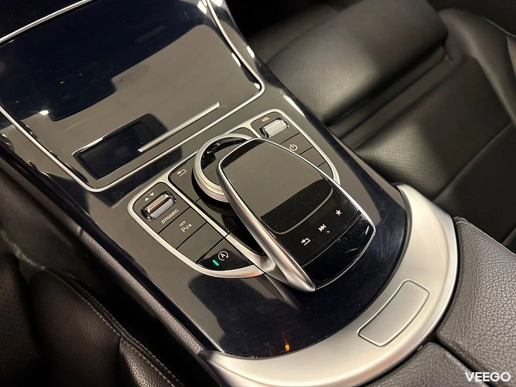 Mercedes-Benz C300 300 T 245HK AMG /B-Kamera 180kW