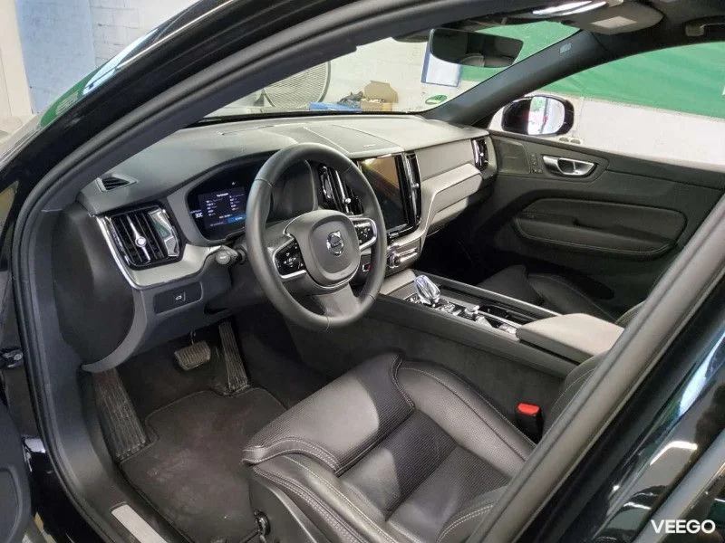 Volvo XC60 2.0 B5 Mild-Hybrid Plus Black Edition AWD 2 184kW