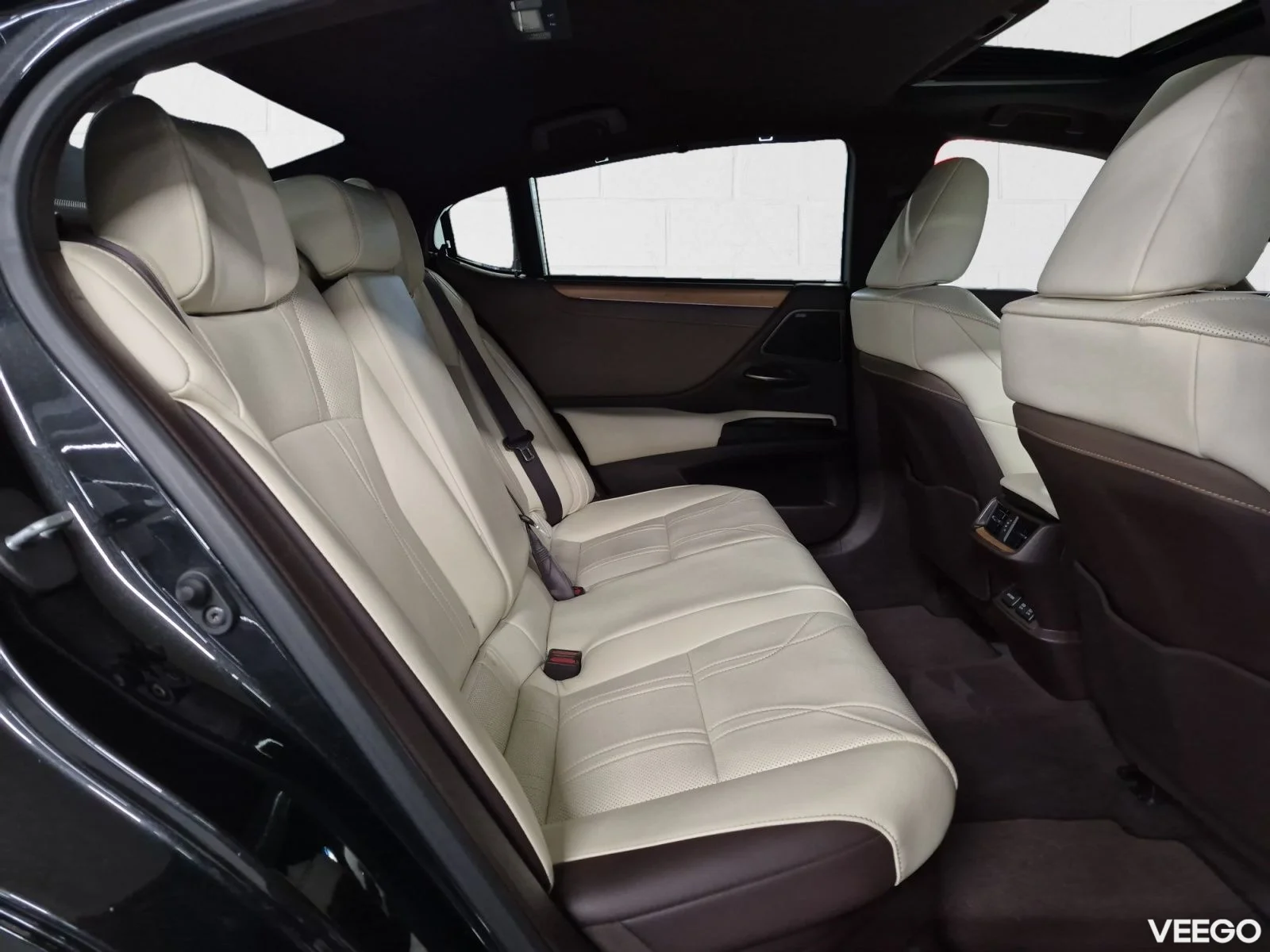 Lexus ES 300h Luxury 2.5 131kW