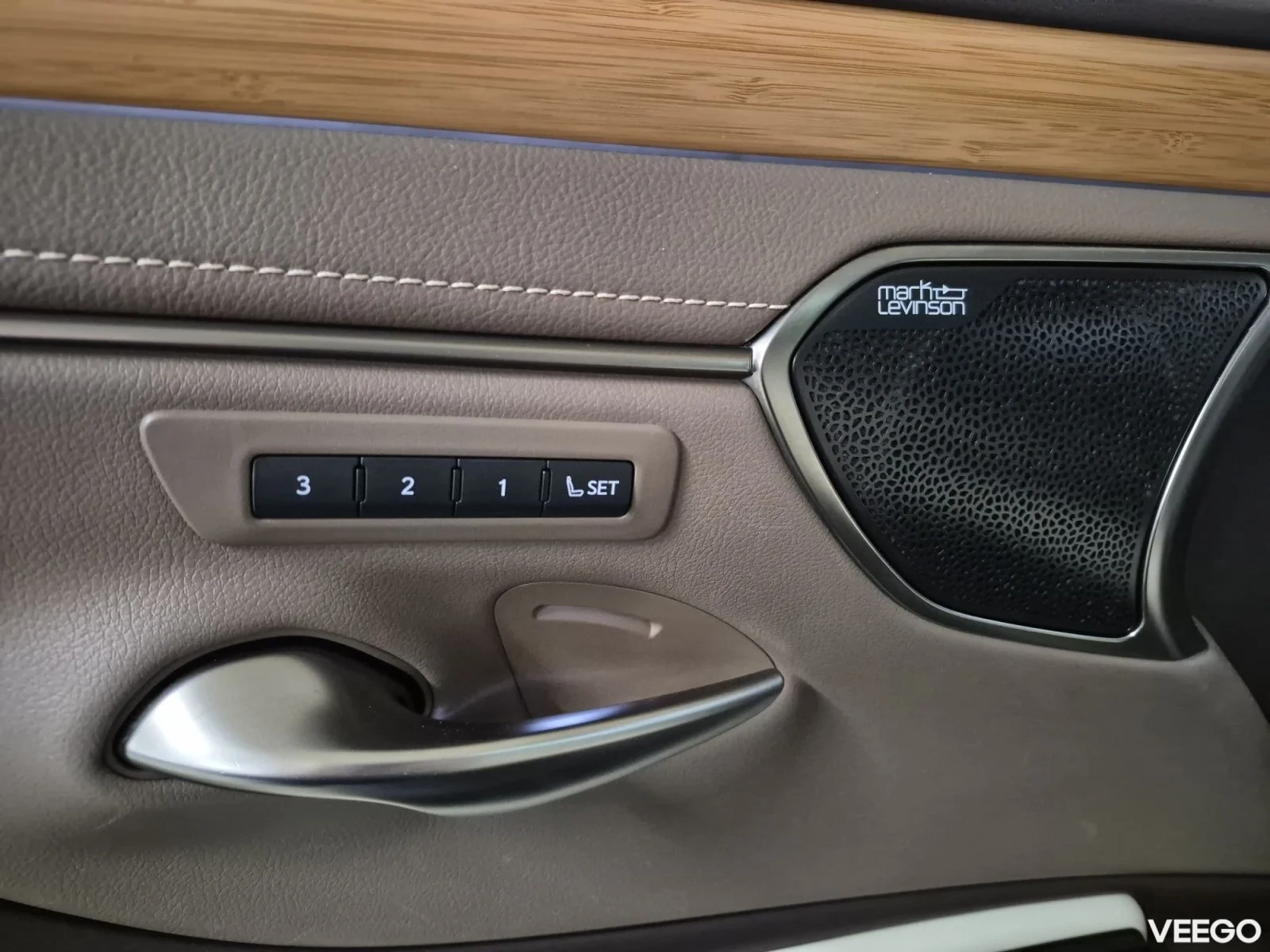 Lexus ES 300h Luxury 2.5 131kW