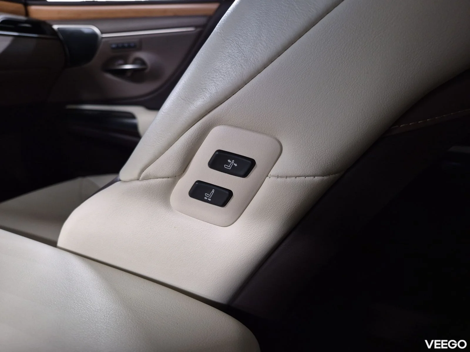 Lexus ES 300h Luxury 2.5 131kW