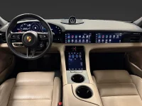 Porsche Taycan Cross Turismo 571HK /P-Display /Pano /Spec 420kW