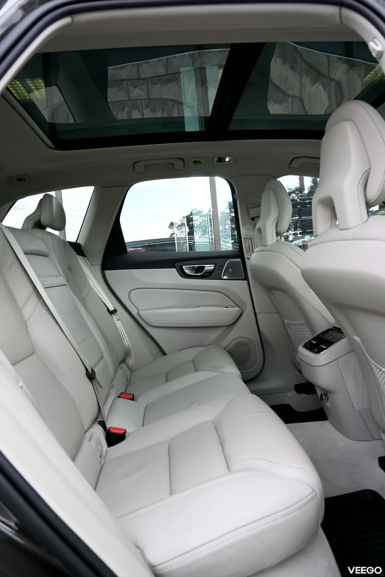 Volvo XC60 AWD B&W 4C LUXURY INSCRIPTION XENIUM INTELLI PRO FULL 2 173kW