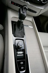 Volvo XC60 AWD B&W 4C LUXURY INSCRIPTION XENIUM INTELLI PRO FULL 2 173kW thumbnail