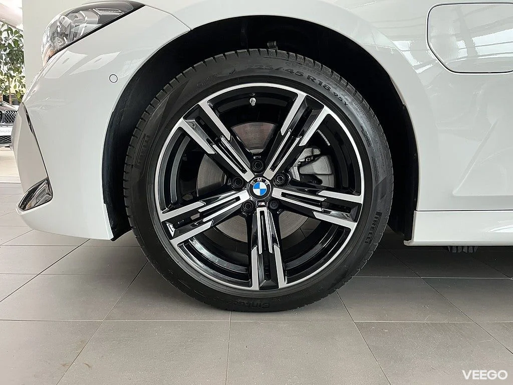 BMW 330 xDrive Sedan M Sport Drag HiFi Rattvärme Park Assist 0kW