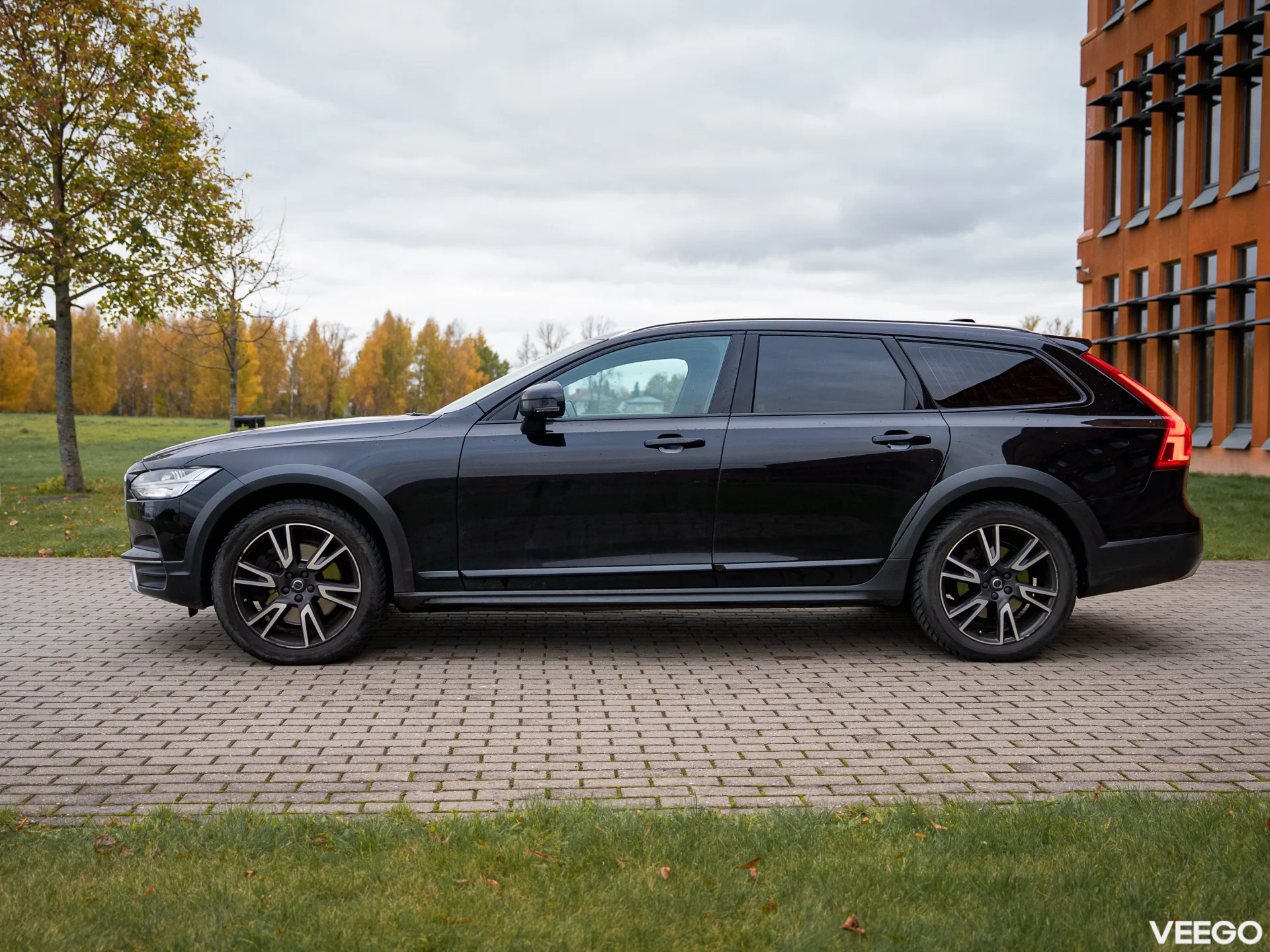 Volvo V90 Cross Country 2019 2.0 140kW