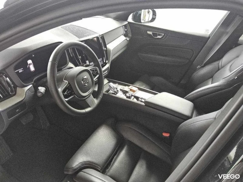 Volvo XC60 2.0 B5 Mild-Hybrid Plus Black Edition AWD 2 184kW