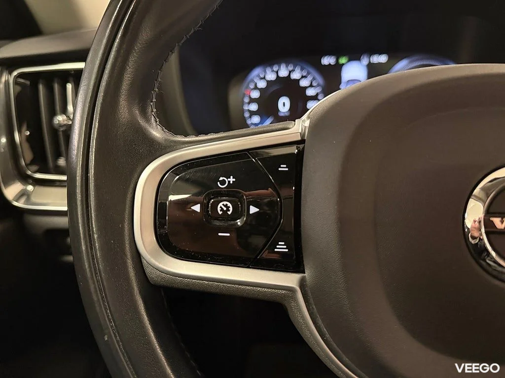 Volvo V60 Recharge T6 AWD 341HK Inscription /Pano /H/K /Drag 251kW