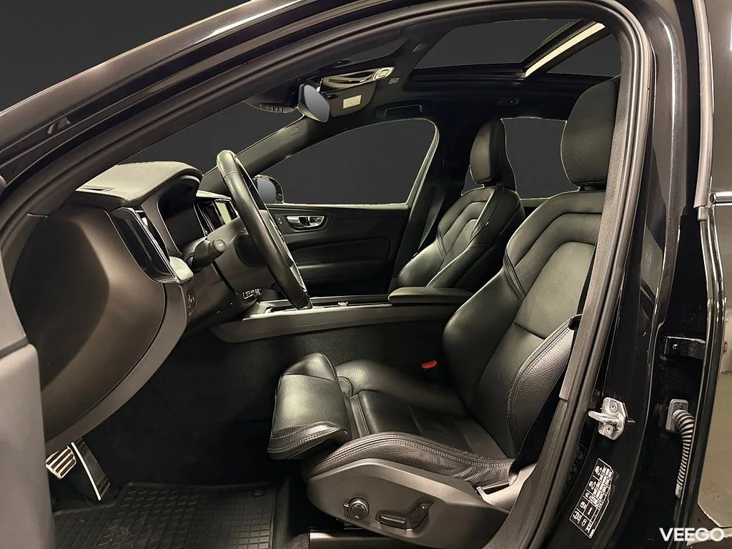 Volvo XC60 T8 TwEn AWD 392HK R-Design /Pano /B-Kamera 288kW