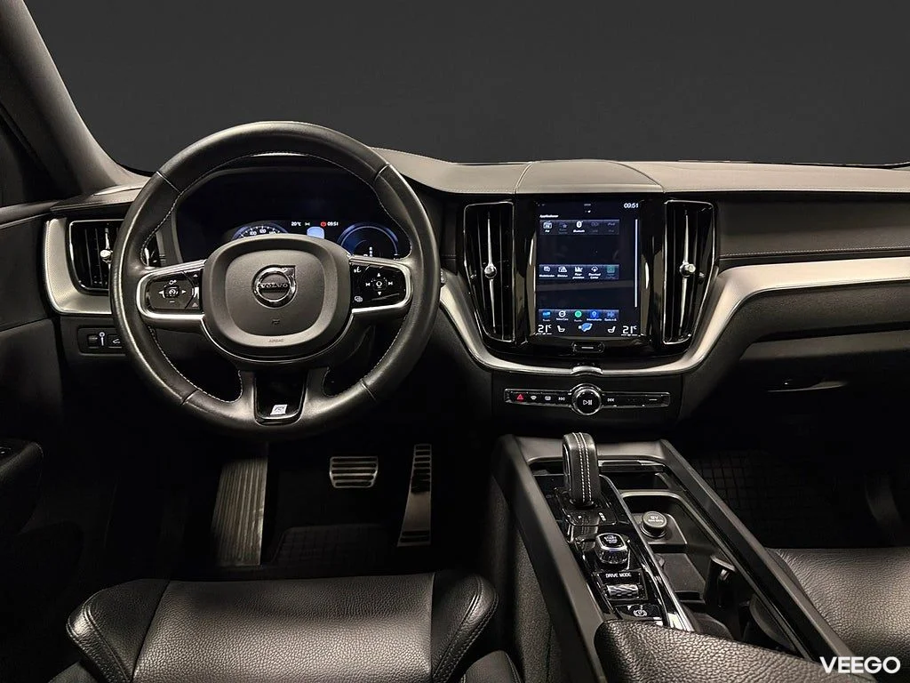 Volvo XC60 T8 TwEn AWD 392HK R-Design /Pano /B-Kamera 288kW