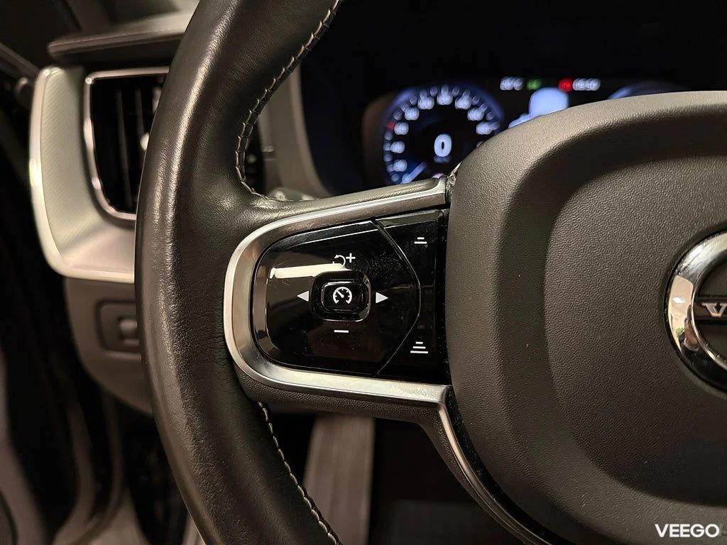 Volvo XC60 T8 TwEn AWD 392HK R-Design /Pano /B-Kamera 288kW
