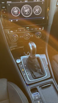 Volkswagen Golf R 2.0 228kW thumbnail