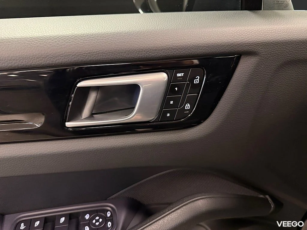 Porsche Cayenne E-Hybrid 462HK Pano /Soft Close /HuD/Se Spec 340kW