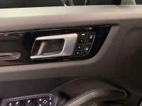 Porsche Cayenne E-Hybrid 462HK Pano /Soft Close /HuD/Se Spec 340kW thumbnail