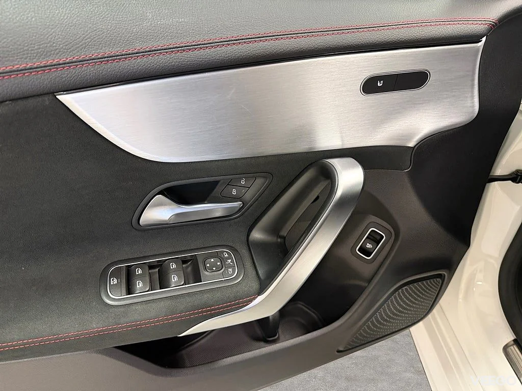 Mercedes-Benz CLA220 CLA 220 4M 190HK AMG /B-Kamera /CarPlay 140kW