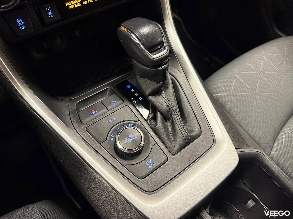 Toyota RAV4 Hybrid AWD-i E-CVT 222HK Active /B-Kamera 163kW