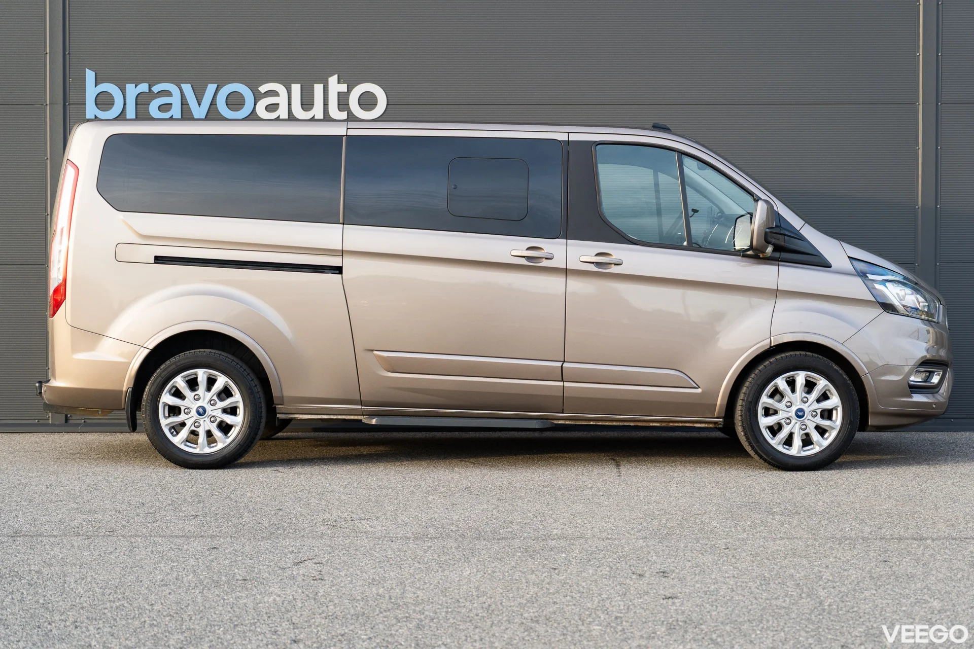 Ford Tourneo Custom 320L EcoBlue Titanium 2 136kW