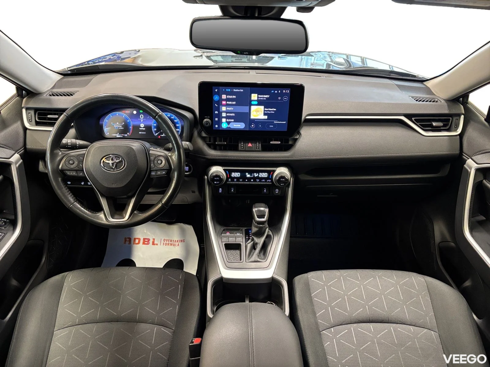 Toyota RAV4 Luxury + Comfort pakett 2 129kW