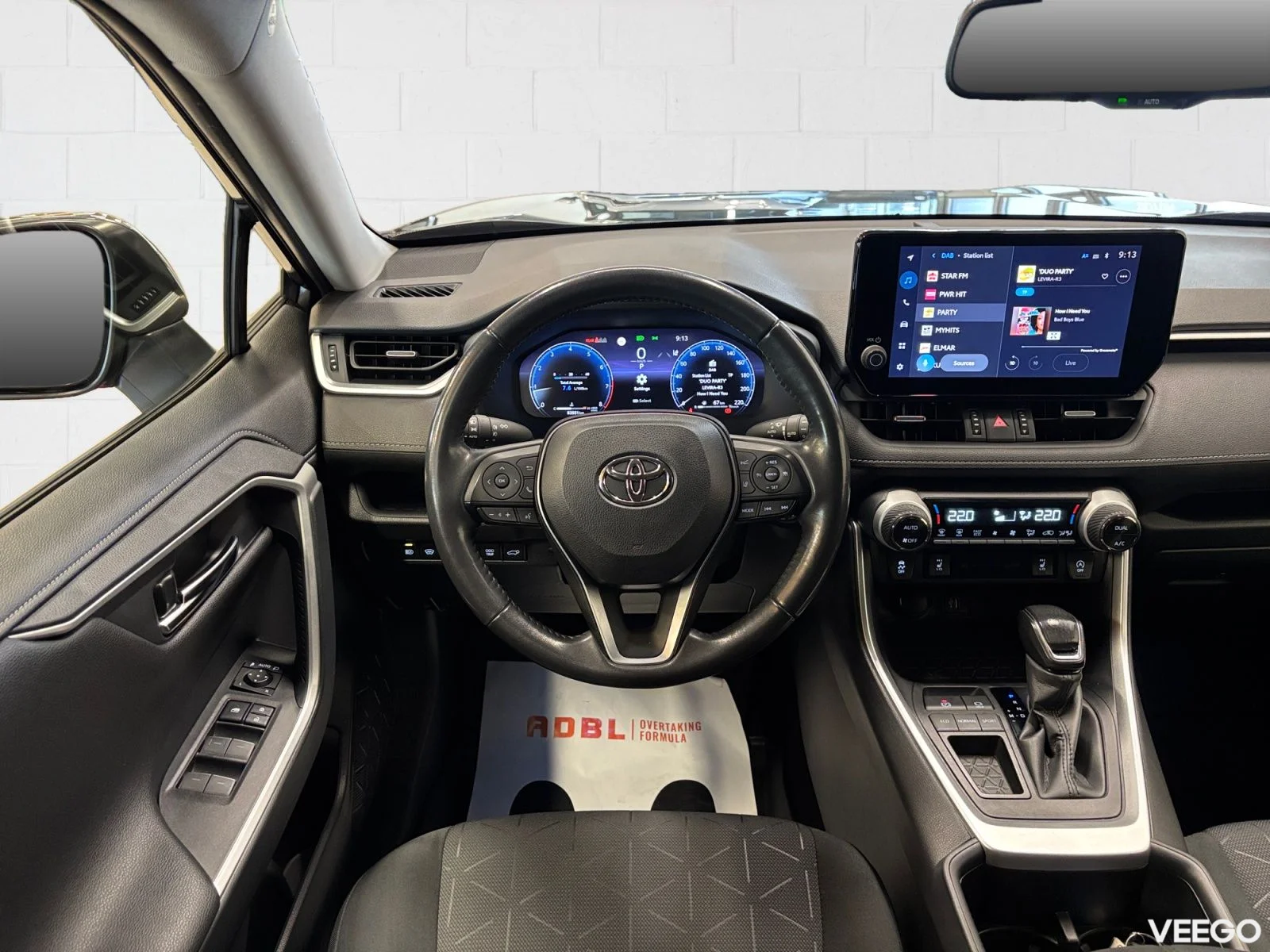 Toyota RAV4 Luxury + Comfort pakett 2 129kW