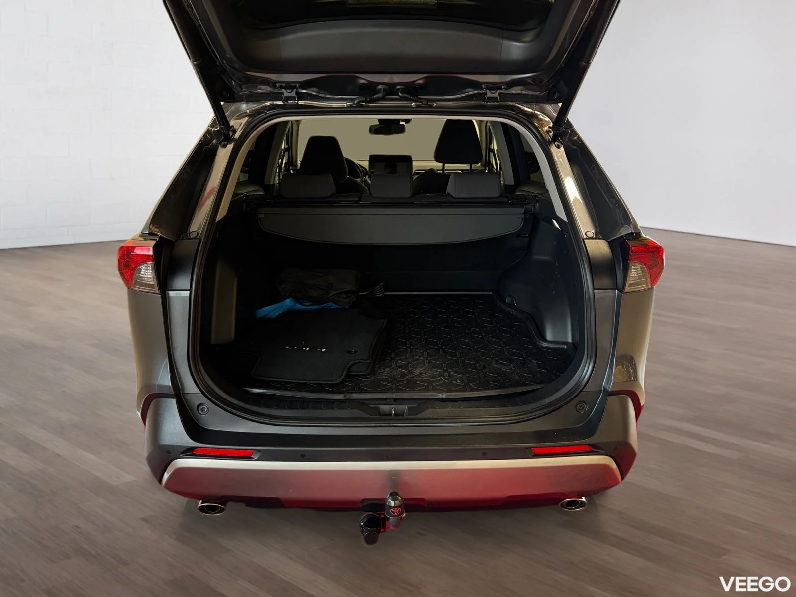 Toyota RAV4 Luxury + Comfort pakett 2 129kW