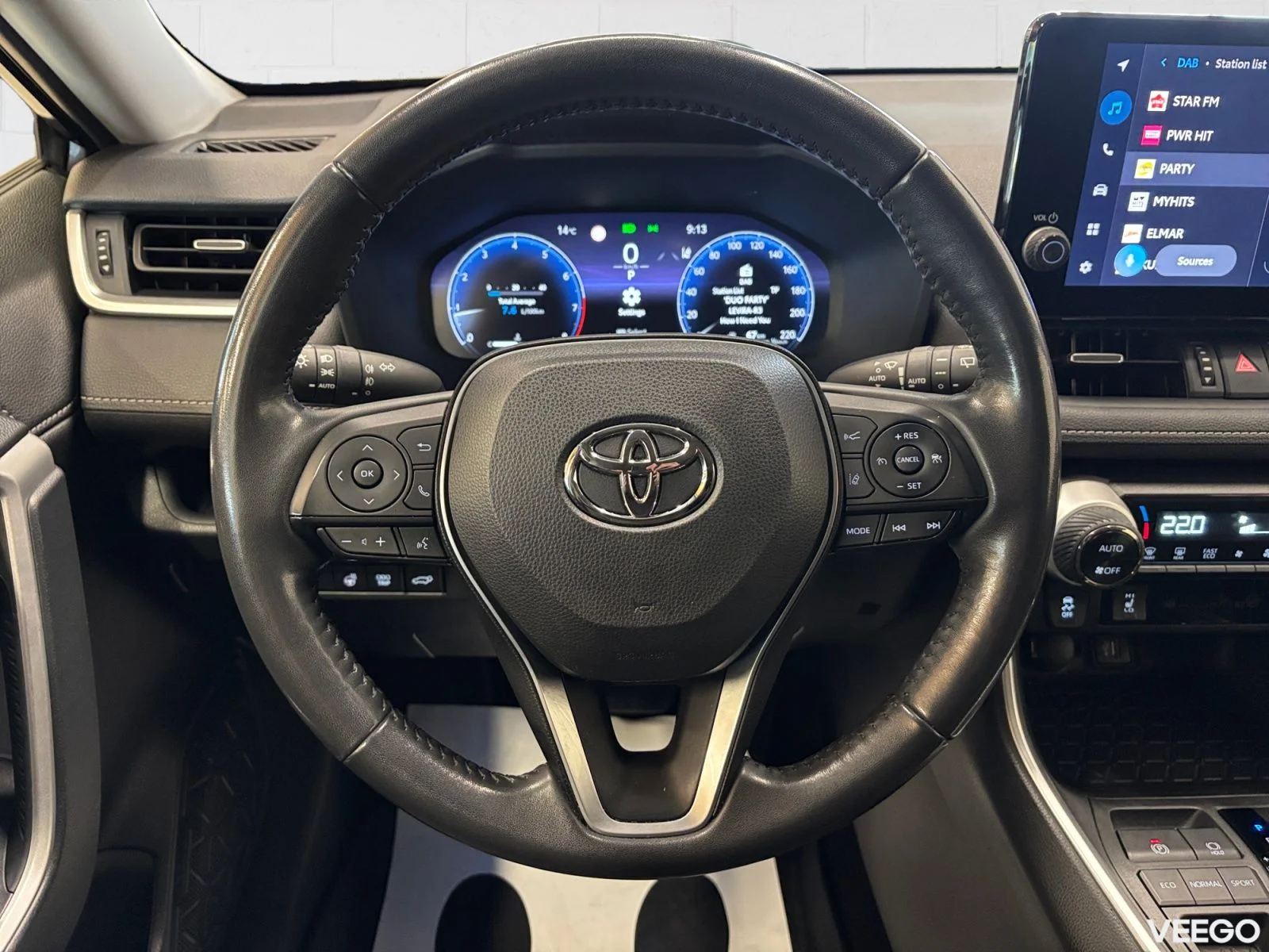 Toyota RAV4 Luxury + Comfort pakett 2 129kW