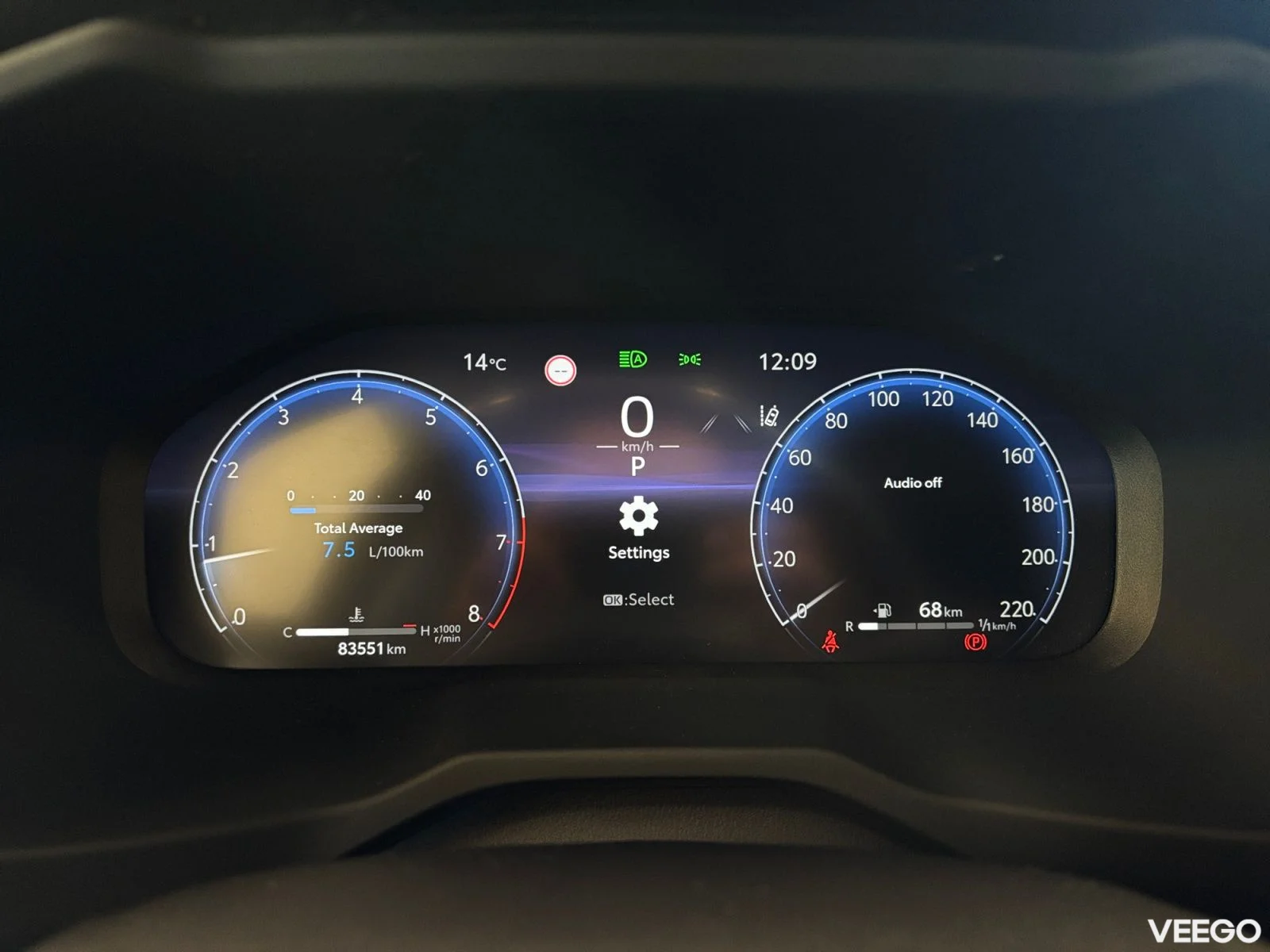 Toyota RAV4 Luxury + Comfort pakett 2 129kW