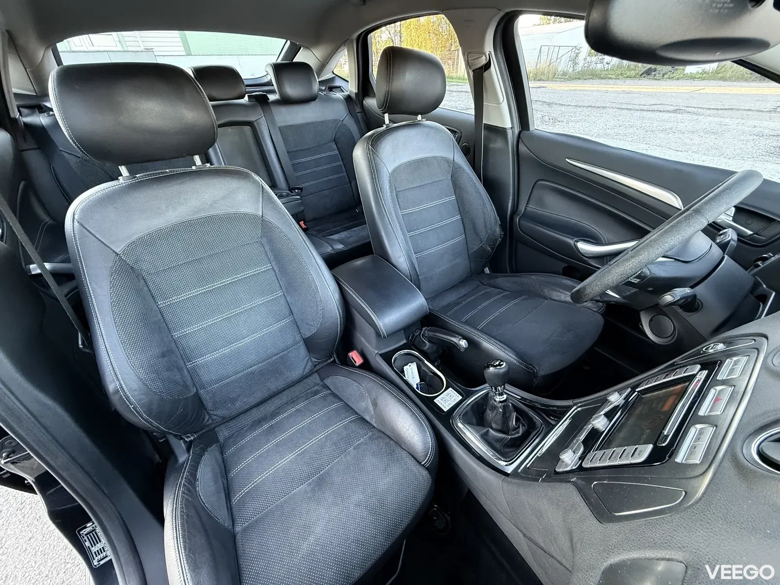 Ford Mondeo Ghia 2 103kW