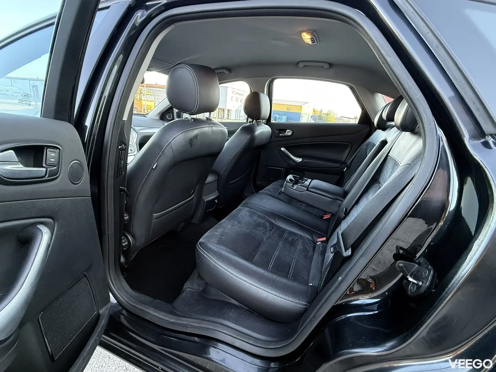 Ford Mondeo Ghia 2 103kW