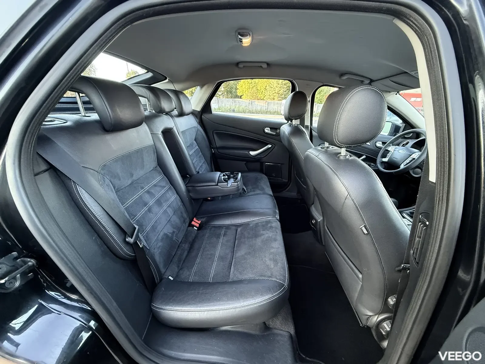 Ford Mondeo Ghia 2 103kW