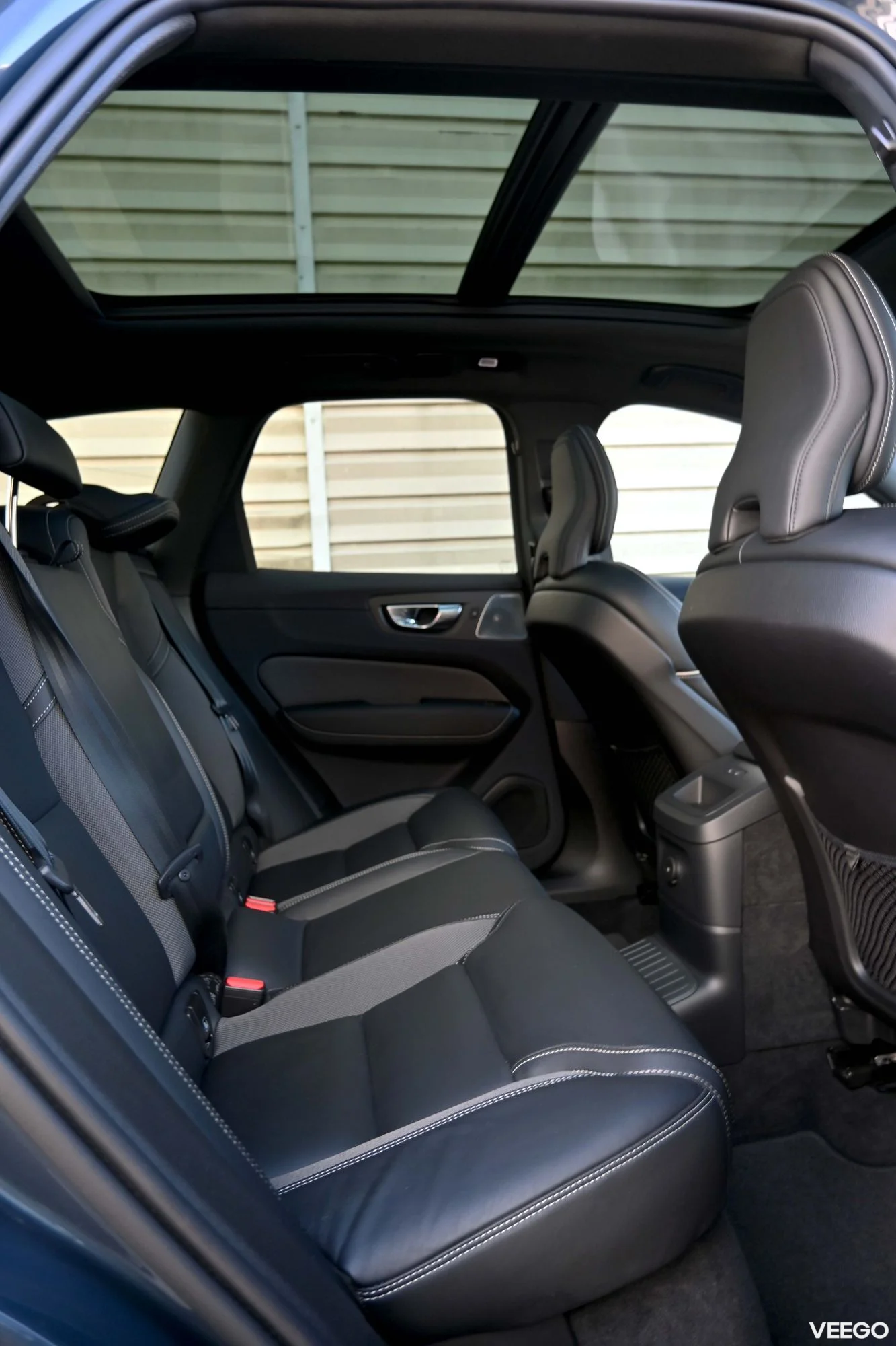 Volvo XC60 AWD 4C B&W ULTIMATE DARK+EXTERIOR INTELLI XENIUM FULL MY2024 2 335kW