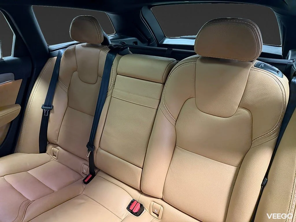 Volvo V90 D4 AWD 190HK Pro /Pano /Drag 140kW