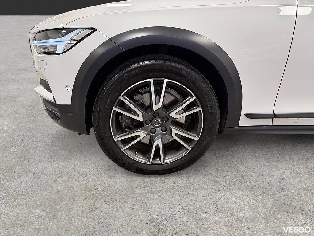 Volvo V90 D4 AWD 190HK Pro /Pano /Drag 140kW