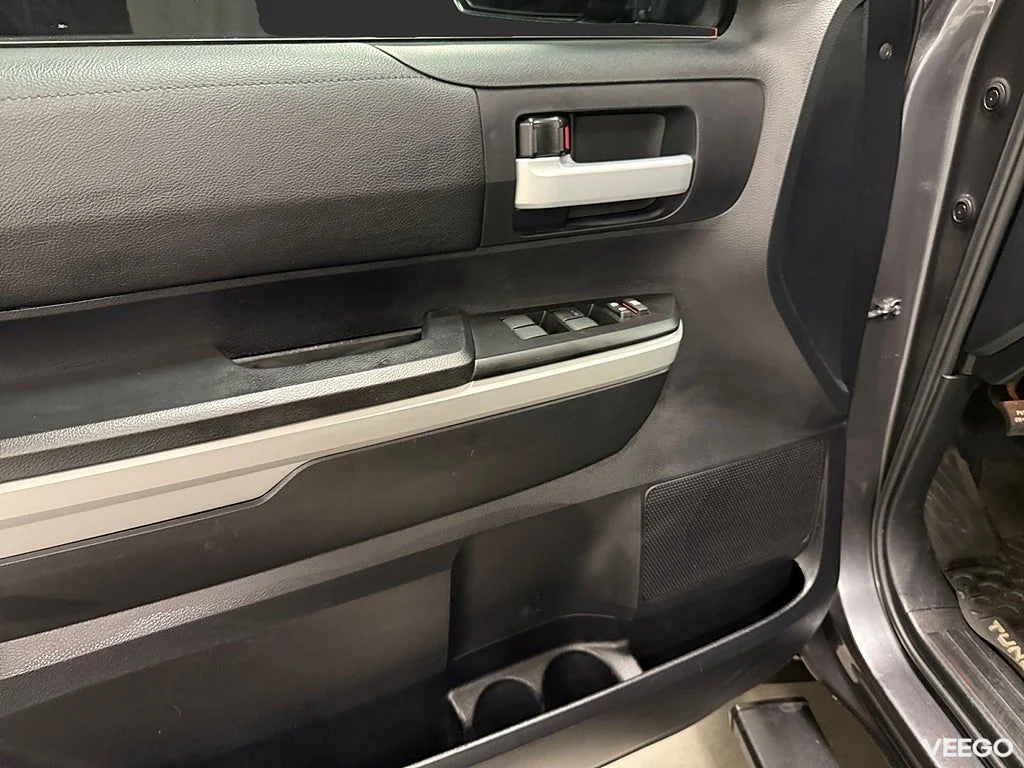 Toyota Tundra CrewMax 5.7 V8 4WD 386HK TRD Sport /Släde/Moms 284kW